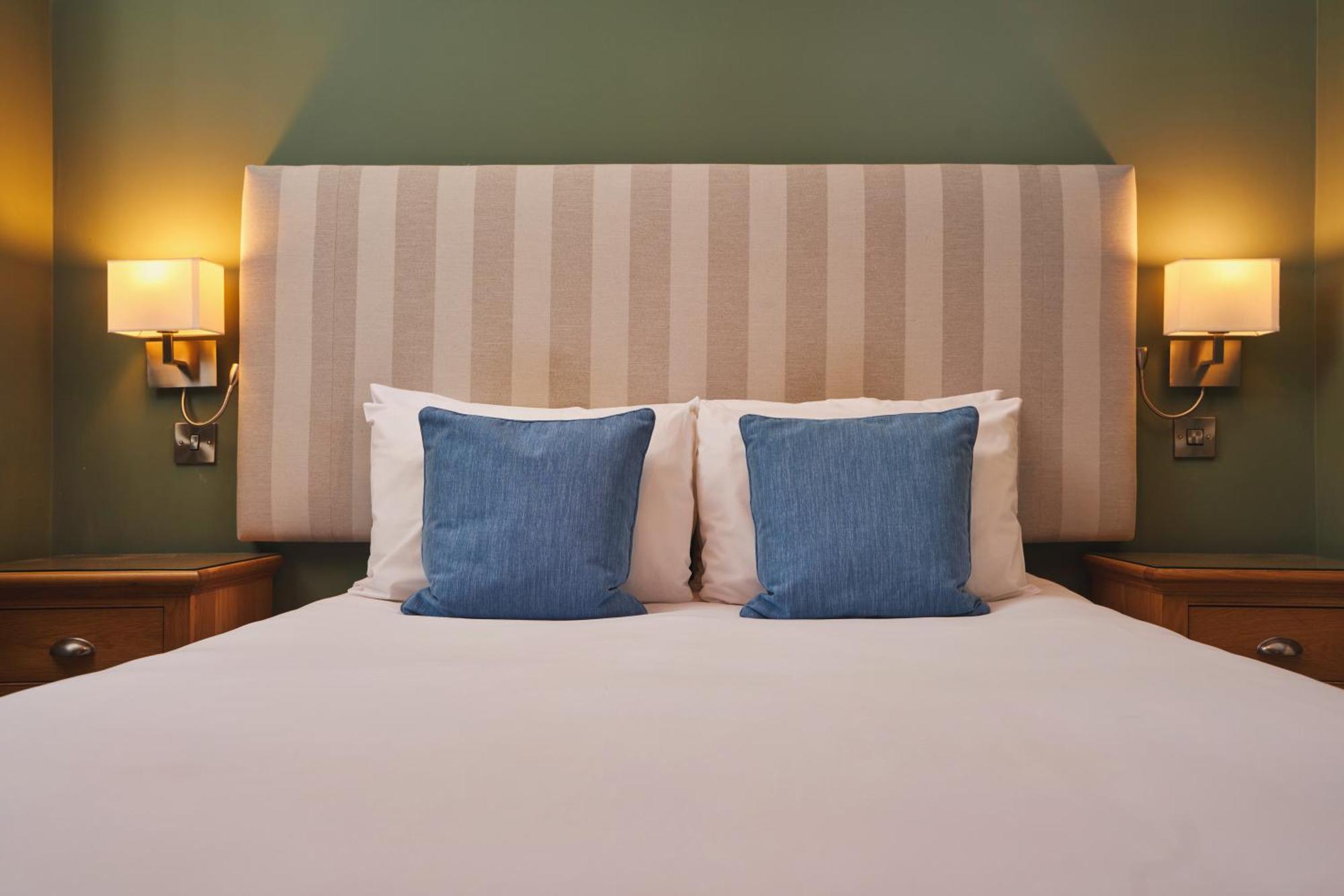 Rose And Crown Yealmpton Hotel Bagian luar foto